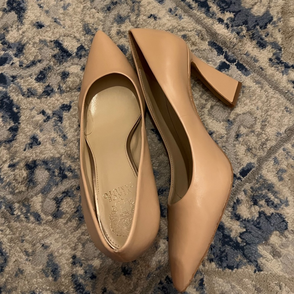 Vince Camuto elegant Beige/Nude/Neutral pumps - Picture 1 of 9